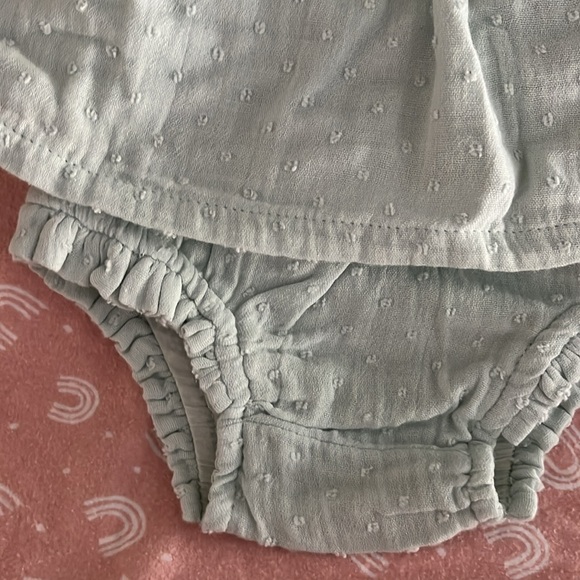 Baby Gap green dress with bloomers and matching head bow size 0-3 m NWT - Picture 3 of 3